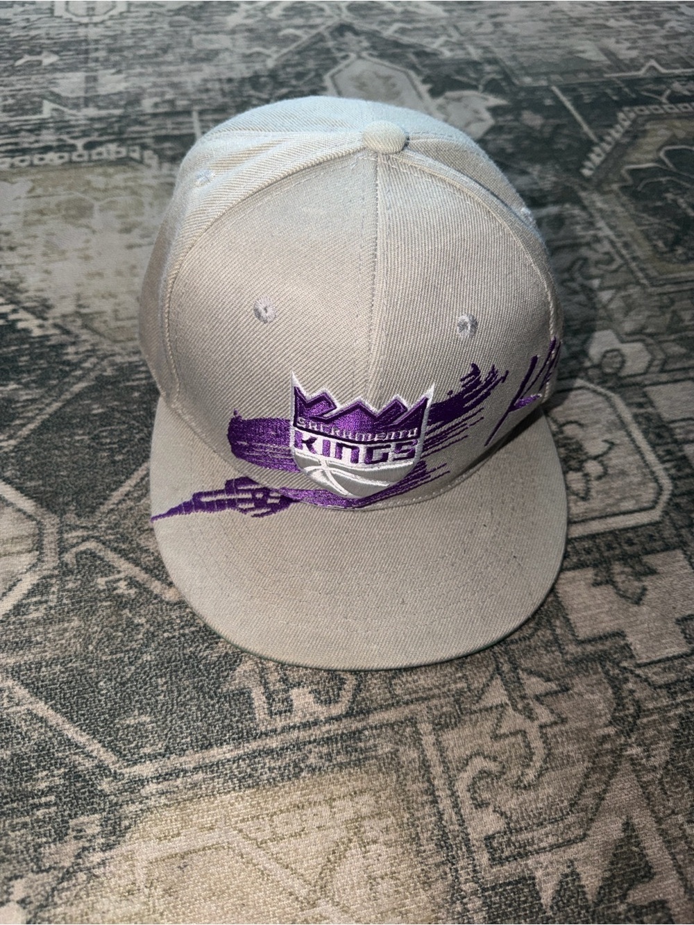 New Era Sacramento Kings gray and purple snap back flat billed hat